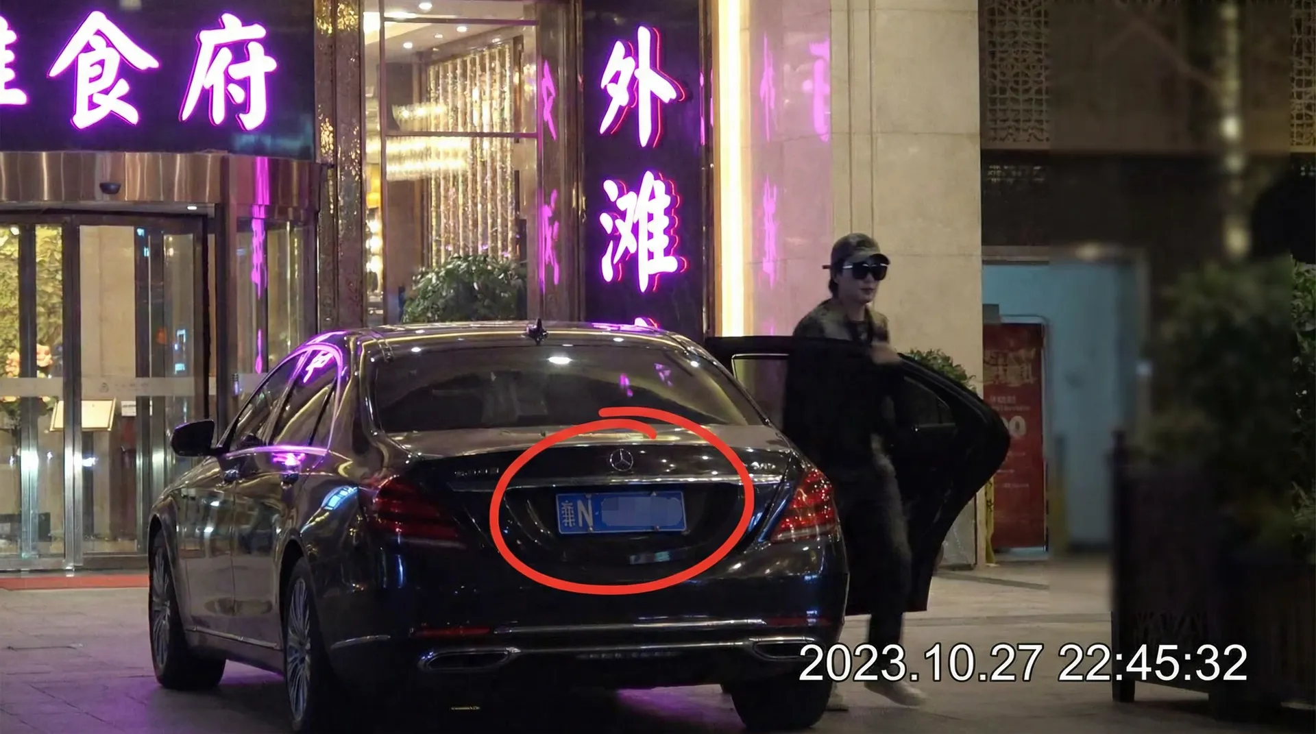 成人动漫官网-免费在线|高清资源|成人动漫平台 - 豪车餐厅外偷拍